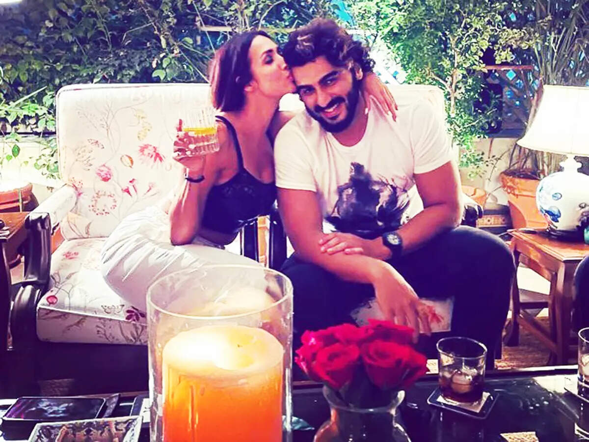 Malaika Arora and Arjun Kapoor quash break-up rumours with this romantic selfie