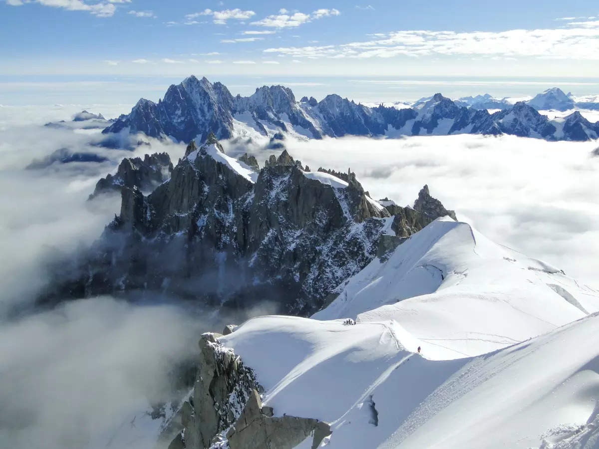 La France lève les restrictions de voyage au Royaume-Uni et rouvre les vacances au ski