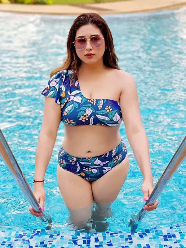 Vahbiz Dorabjee's pool pictures in a bikini go viral