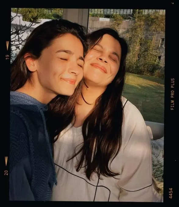 Alia and Shaheen’s sunkissed selfie