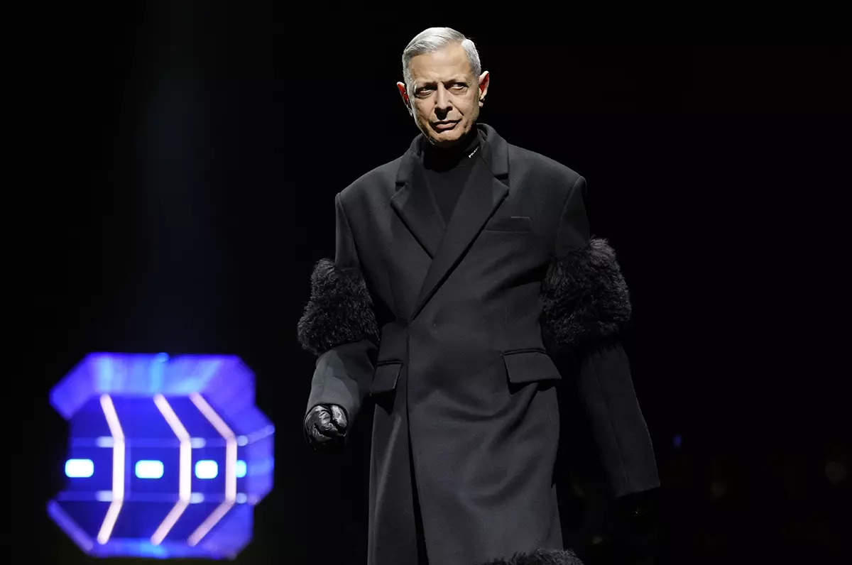 Prada’s Milan Fashion Week 2022 show ends with Jeff Goldblum and Kyle MacLachlan on the ramp