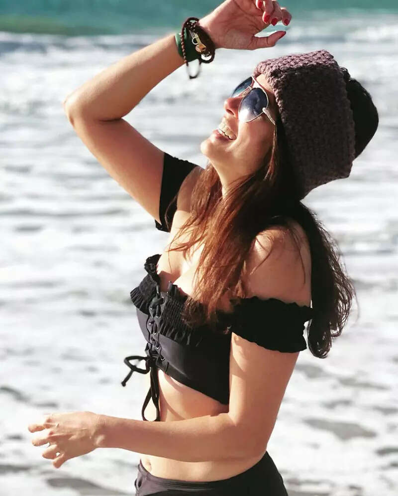 These latest bikini pictures of Shah Rukh Khan&rsquo;s &lsquo;Chak De India&rsquo; co-star Vidya Malvade will make you crave for a beach vacation