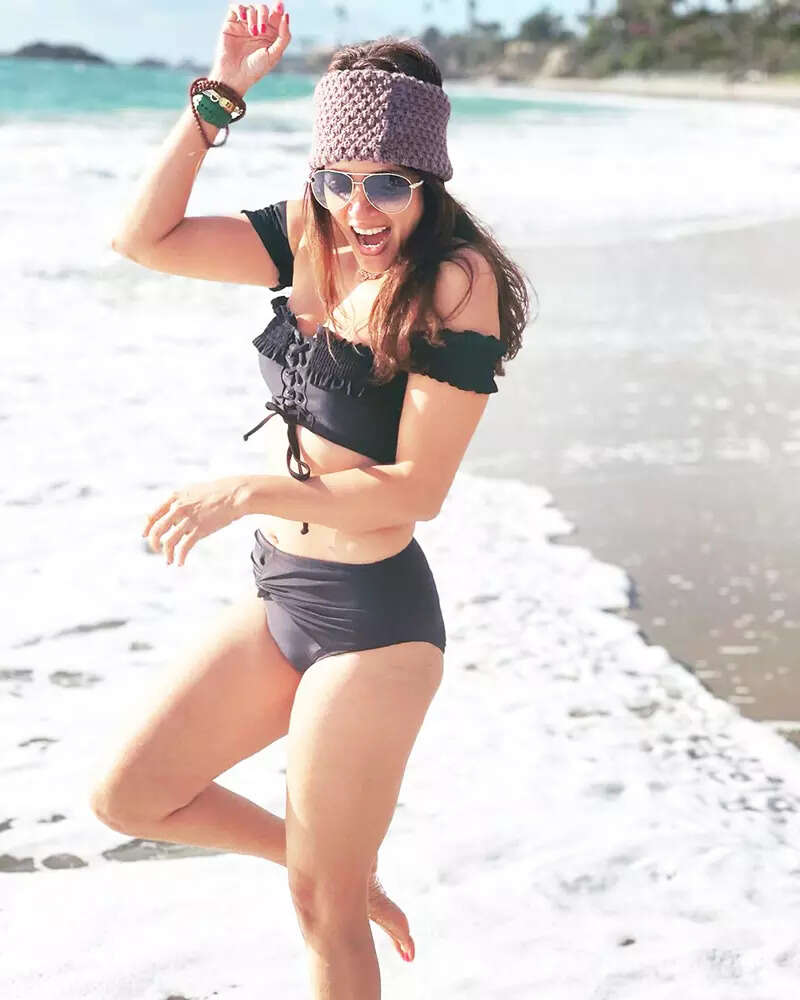 These latest bikini pictures of Shah Rukh Khan&rsquo;s &lsquo;Chak De India&rsquo; co-star Vidya Malvade will make you crave for a beach vacation