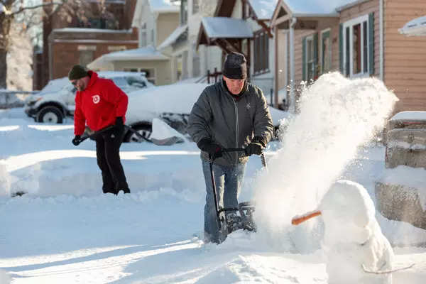 Winter storm hits eastern US with heavy snow; see pics