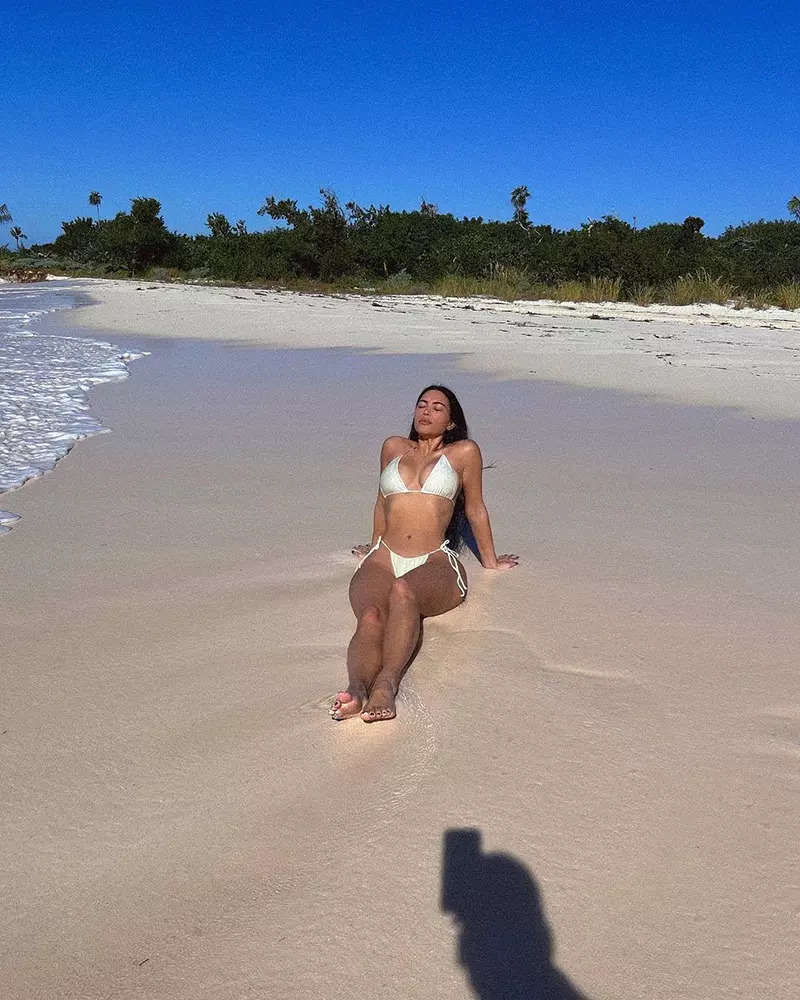 These new bewitching pictures of bikini-clad Kim Kardashian will make you go wow