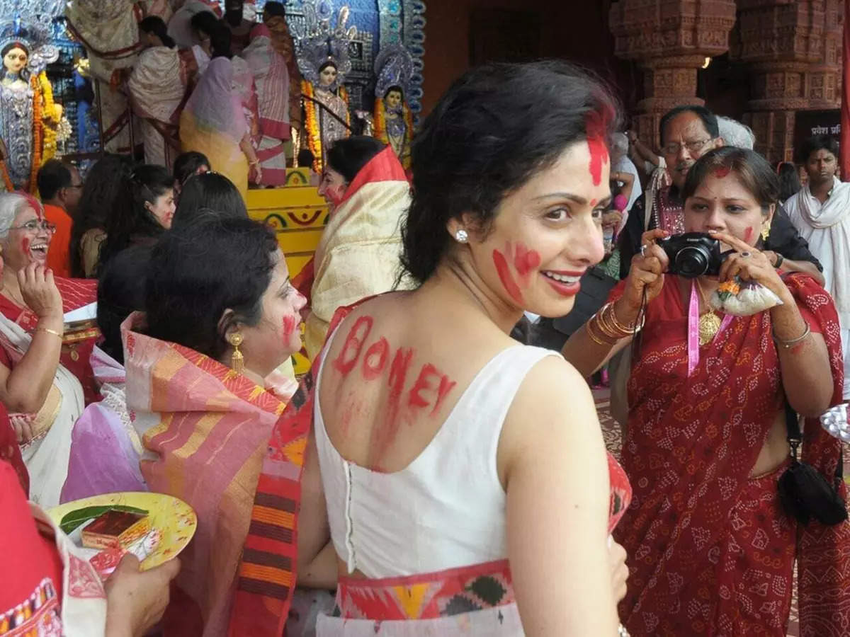 This priceless picture of Sridevi with Boney Kapoor’s name written on her back will surely melt your heart