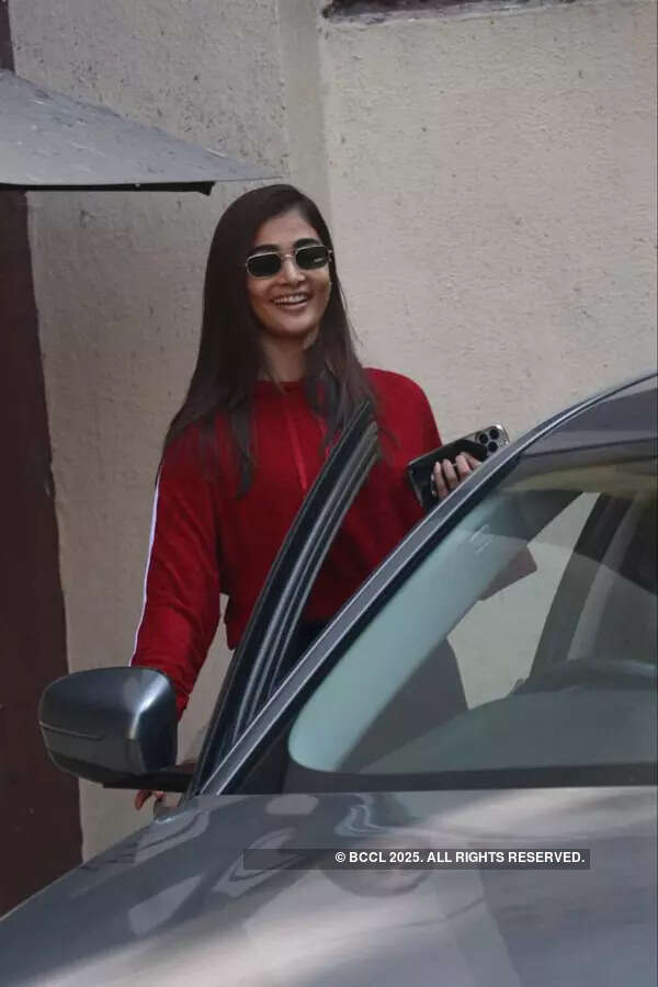 #ETimesSnapped: From Aamna Sharif to Pooja Hegde, paparazzi pictures of your favourite celebs