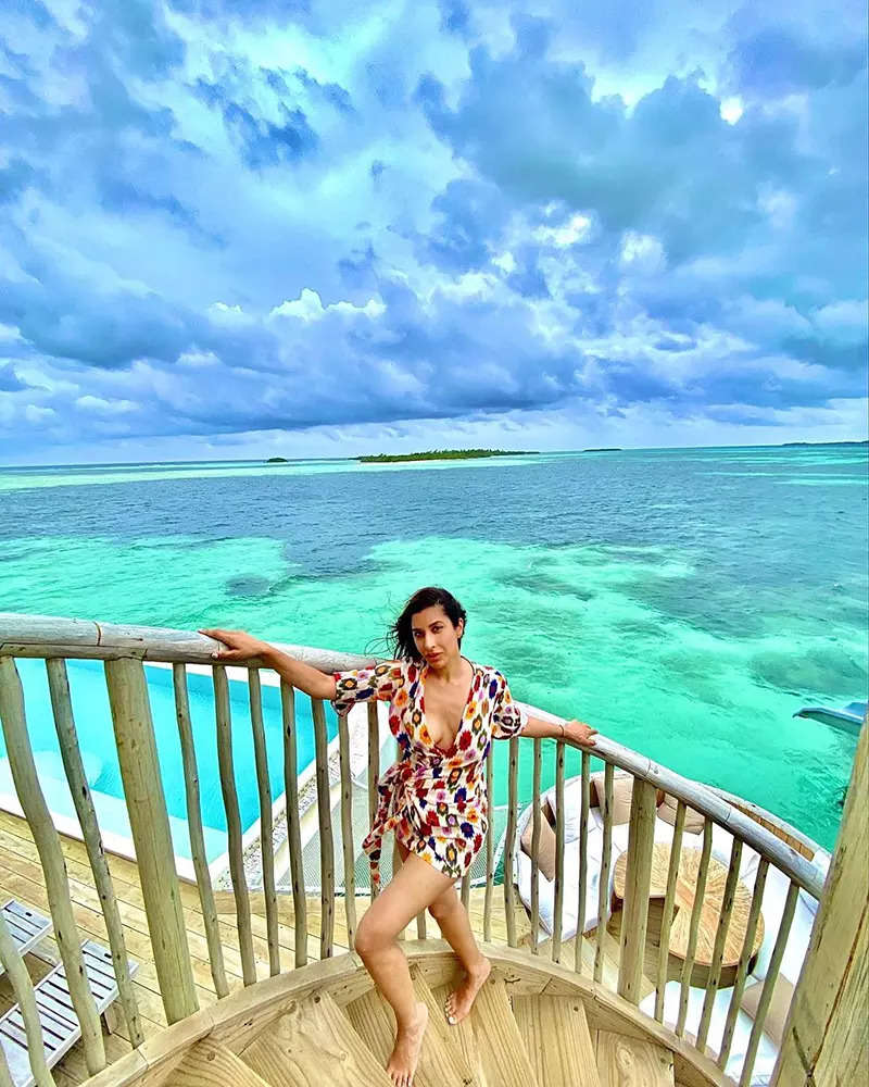 These stunning beach looks of Sophie Choudry is the inspo you need for your vacation