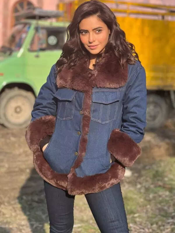 <BR> sets the temperature soaring with these pictures!