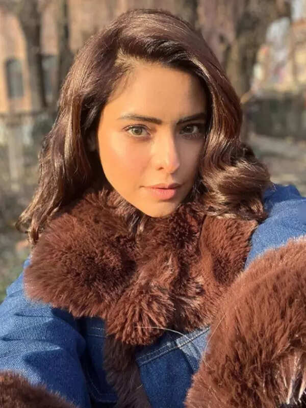 <BR> sets the temperature soaring with these pictures!