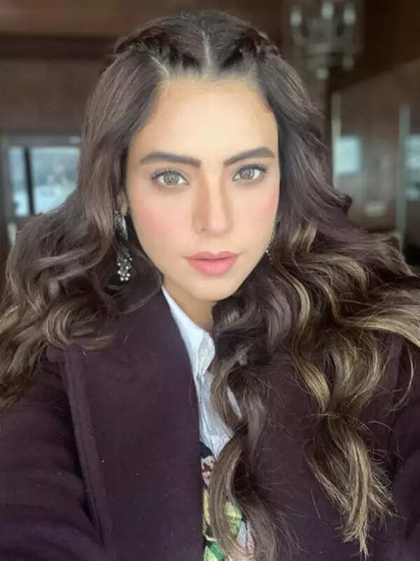 <BR> sets the temperature soaring with these pictures!