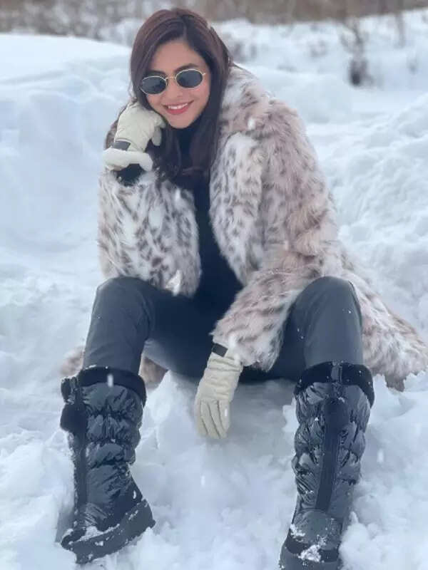 <BR> sets the temperature soaring with these pictures!