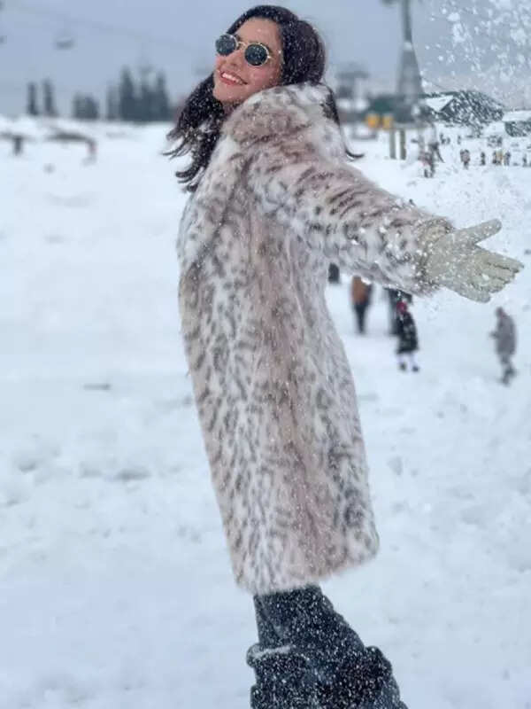 <BR> sets the temperature soaring with these pictures!