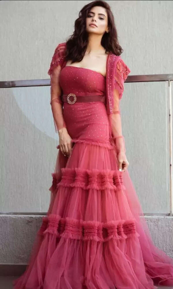 <BR> sets the temperature soaring with these pictures!