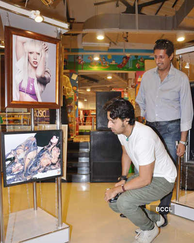 Photo Exhibition : Lady Gaga Wall Of Fame