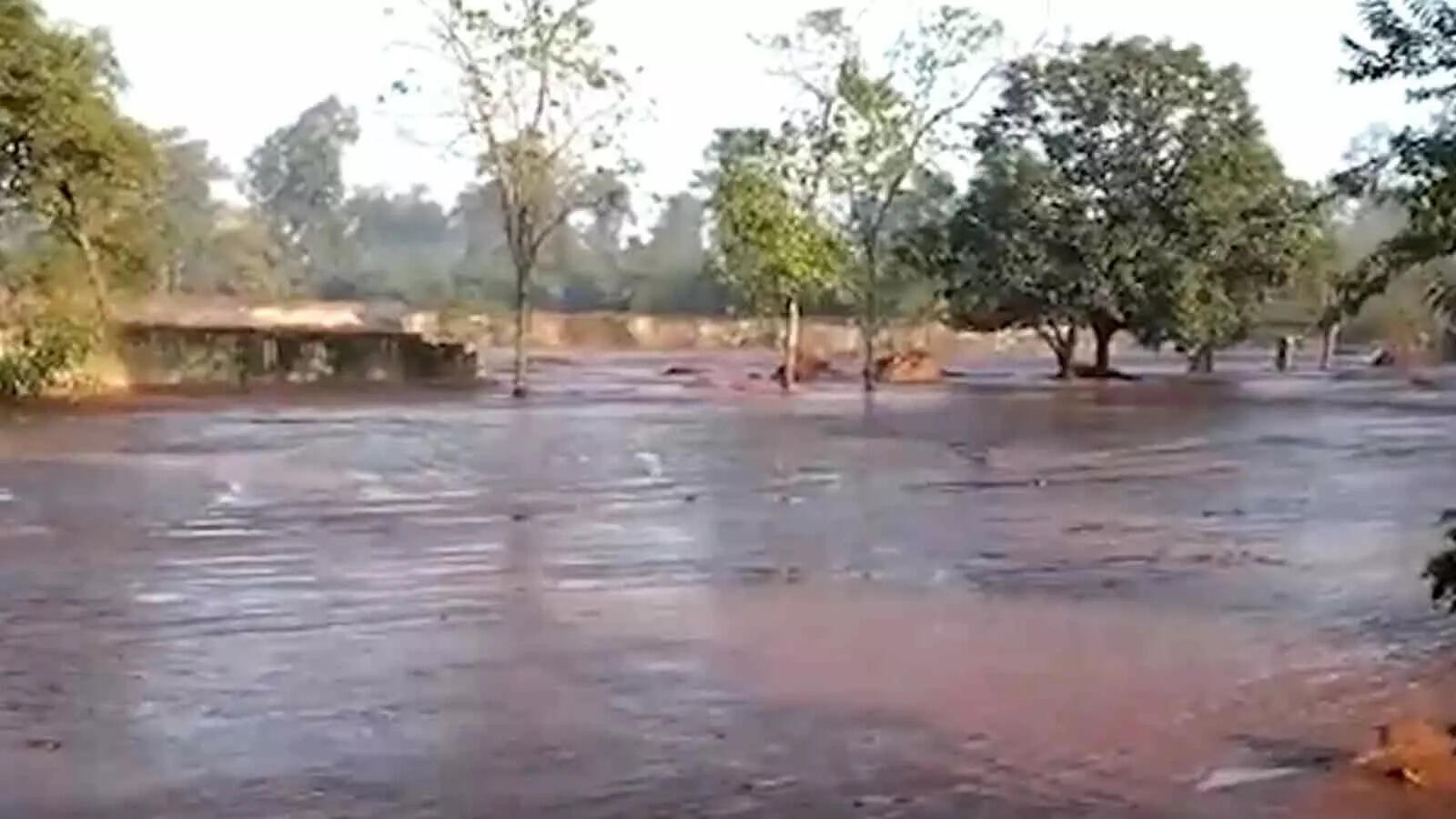 Odisha: Iron ore solution spreads in the fields due to collapse of the ...