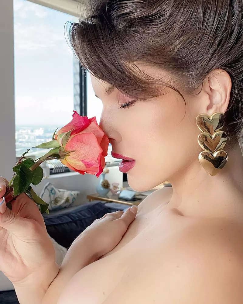 These pictures of Playboy model & actress Amanda Cerny will take your breath away!