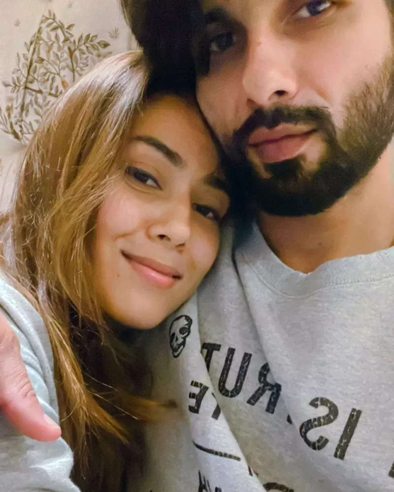 Mira Rajput shares a passionate kiss with Shahid Kapoor; fans say ‘Couple Goals’