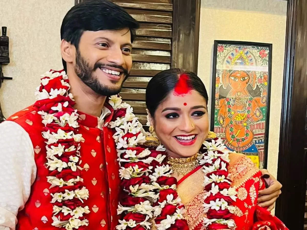Actors Sudip Sarkar and Anindita Raychaudhury get married; see ...