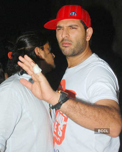 Yuvi snapped at T Pain concert