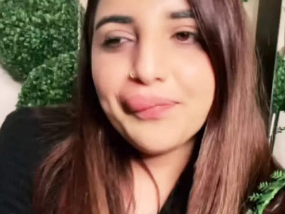 These pictures of Pakistani TikToker Hareem Shah with her incomplete lip job leave fans worried
