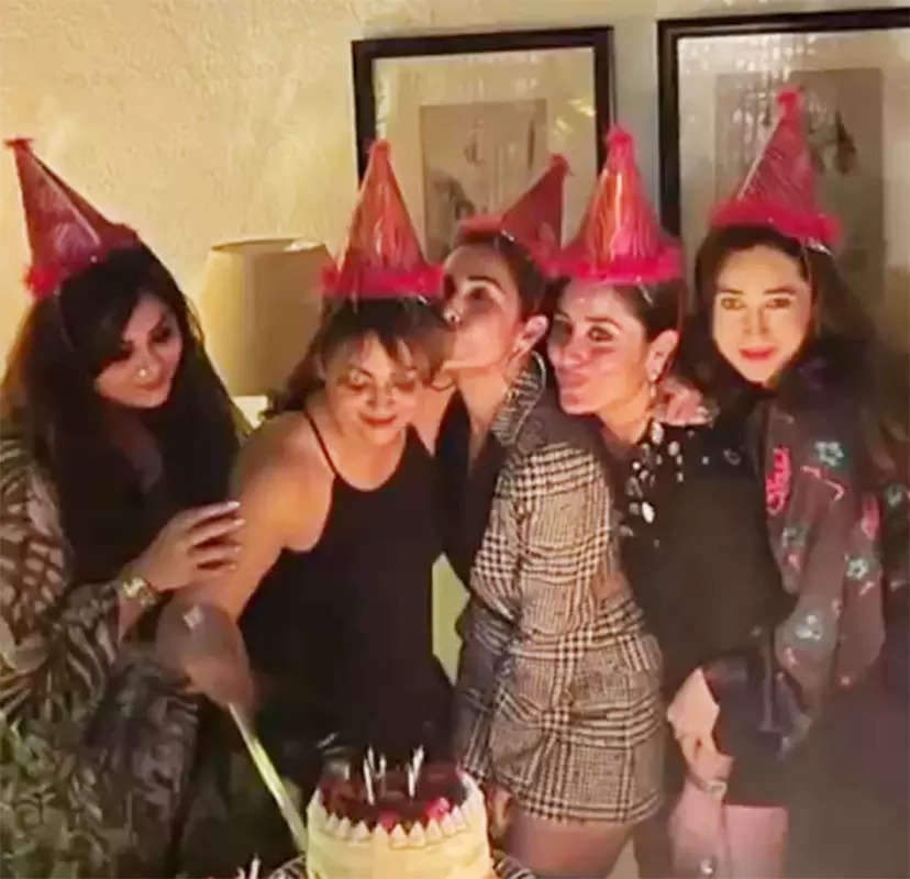 Inside Amrita Arora's fun-filled birthday party with BFFs Kareena, Karisma Kapoor and Malaika Arora