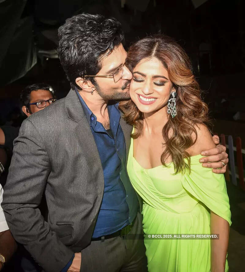 #ETimesSnapped: From Shamita-Raqesh to Urfi Javed, paparazzi pictures of your favourite celebs