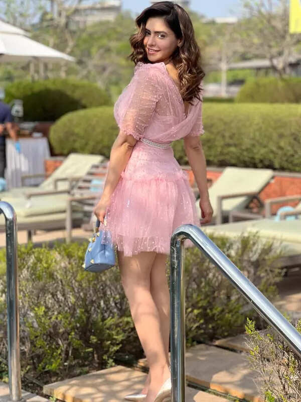 <BR> sets the temperature soaring with these pictures!