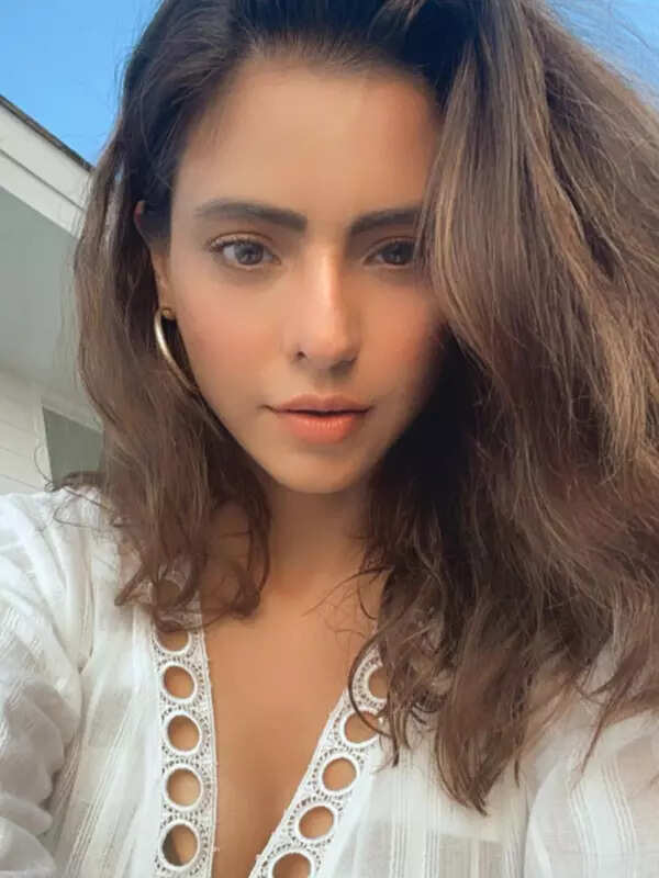 <BR> sets the temperature soaring with these pictures!