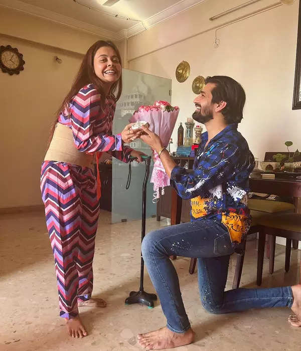 Devoleena Bhattacharjee makes her relationship with Vishal Singh Insta official, see pictures