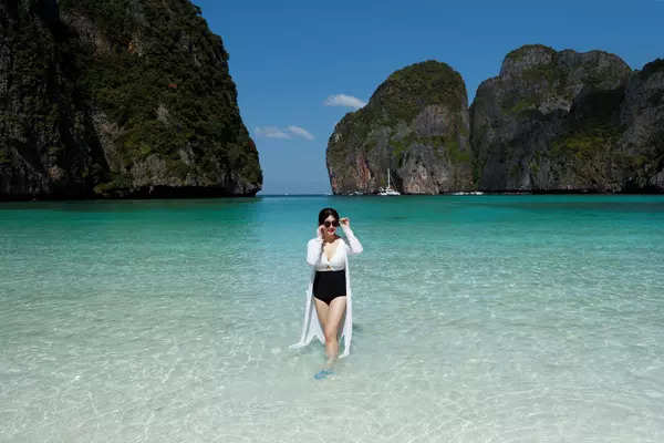These pictures from Maya Bay will leave you mesmerised!