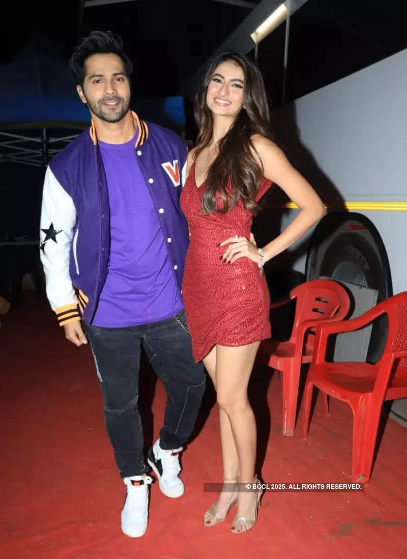 #ETimesSnapped: From Karan-Tejasswi to Varun-Palak, paparazzi pictures of your favourite celebs