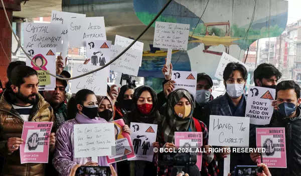 Massive protest against acid attack on woman in Srinagar
