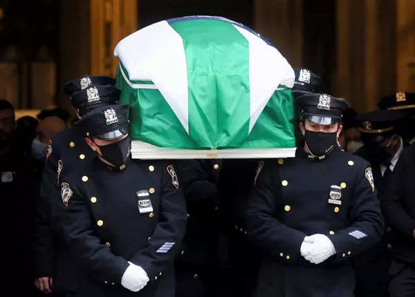 New York: Thousands attend funeral for slain NYPD officer