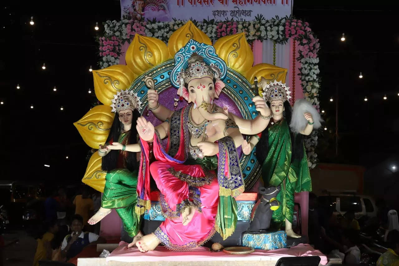 Maghi Ganeshotsav in pics Devotees in Mumbai Lord Ganesha