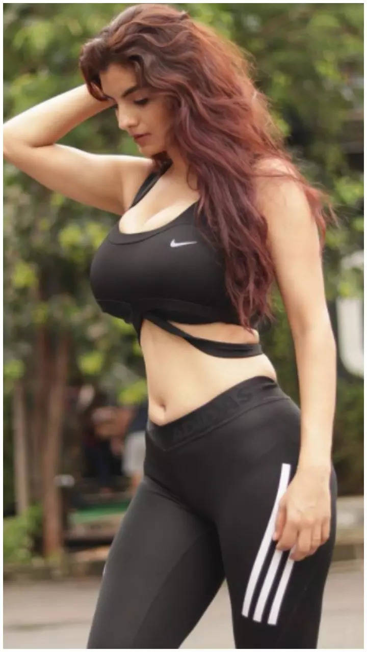 Anveshi Jain shows her curves in THESE pics | Times of India