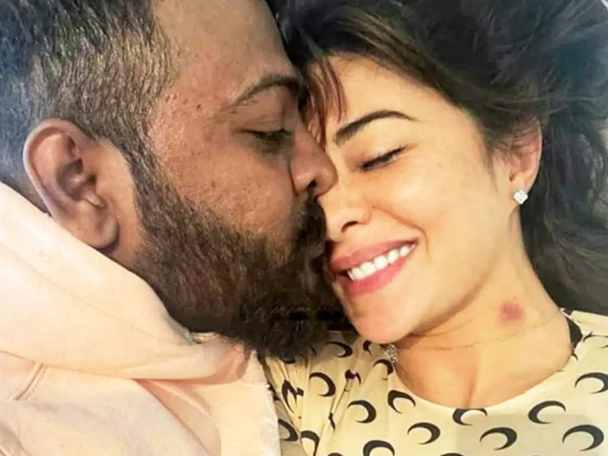 Intimate pictures of Jacqueline Fernandez and Sukesh Chandrashekhar go viral; Conman defends the actress