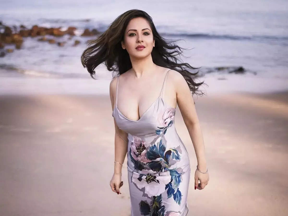 Puja Banerjee shares throwback vacation pictures from sun-kissed beaches of Goa