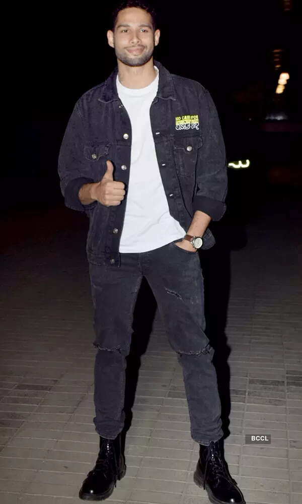 #ETimesSnapped: From Deepika Padukone to Ananya Panday, paparazzi pictures of your favourite celebs