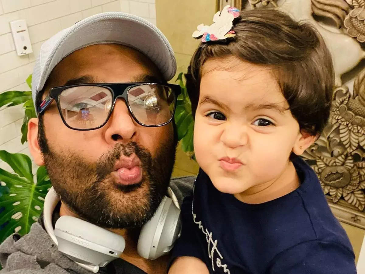 Kapil Sharma shares endearing pout selfies with daughter Anayra