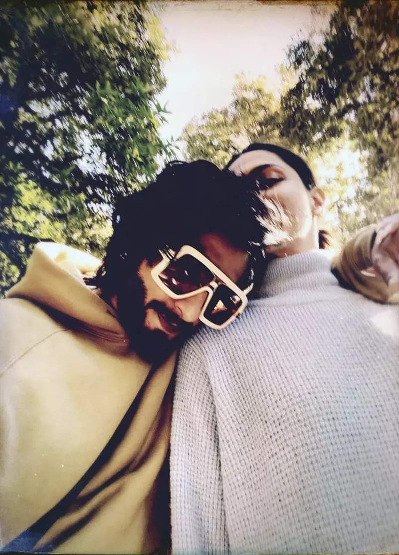 This kissing picture of Deepika Padukone and Ranveer Singh is breaking the internet