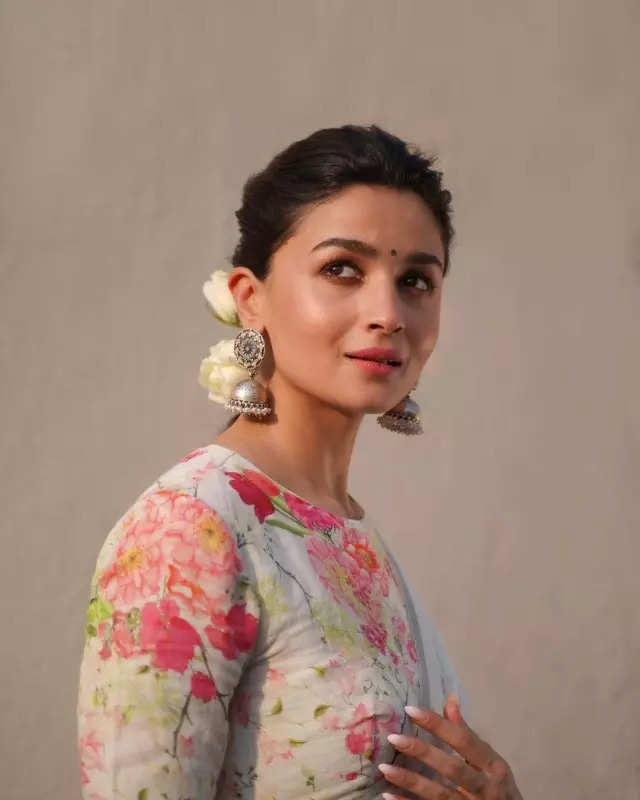 Alia Bhatt shows off her love for elegant white sarees in these stunning pictures