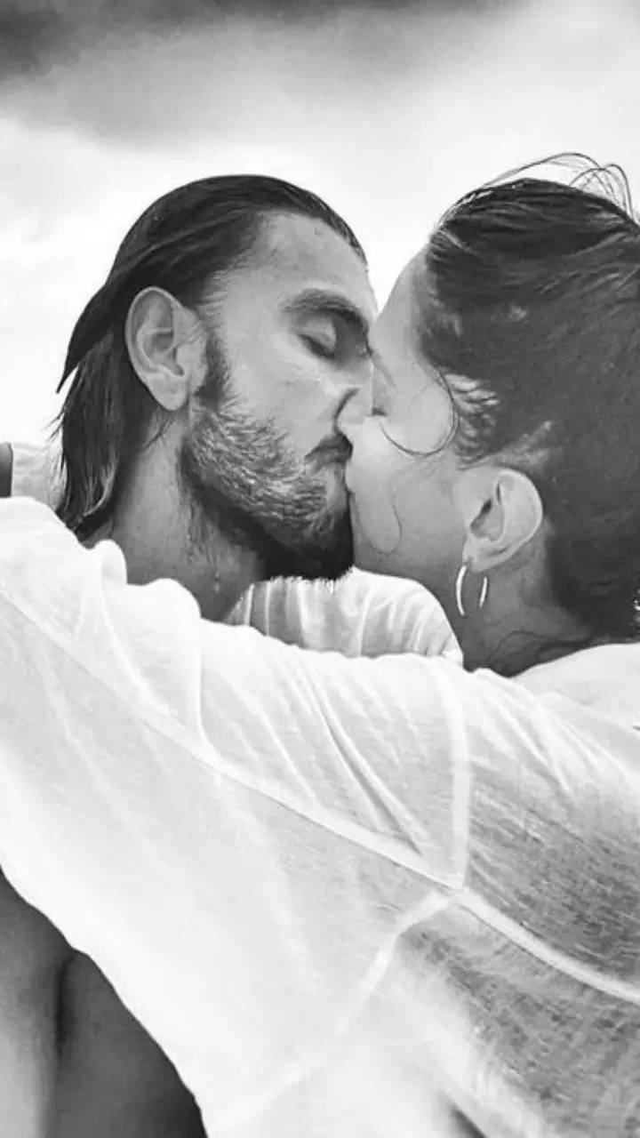 Ranveer-Deepika, Shahid-Mira: Cute pics of couples kissing | Zoom TV