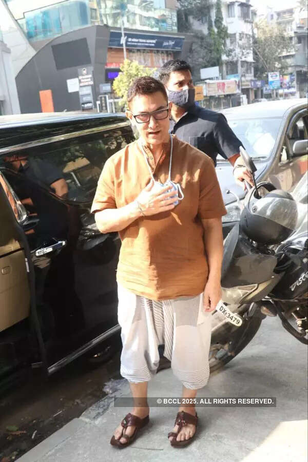 #ETimesSnapped: From Aamna Sharif to Neha Sharma, paparazzi pictures of your favourite celebs