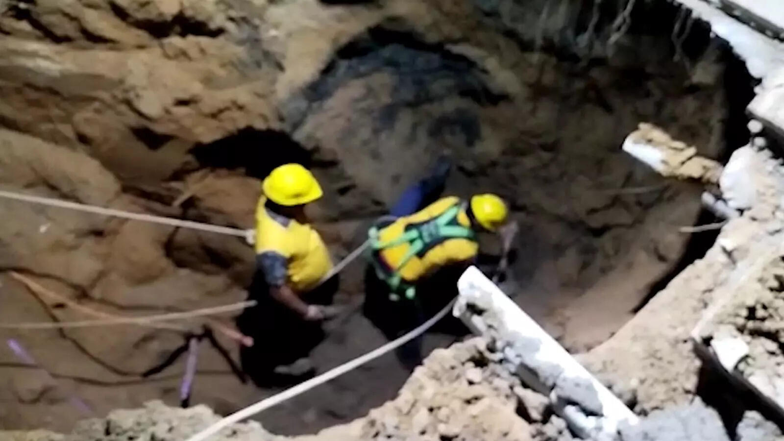 Jaipur: 41-year-old labourer dies as septic tank caves in
