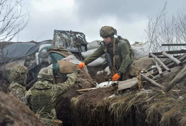 Tensions mount in Ukraine crisis; see pics