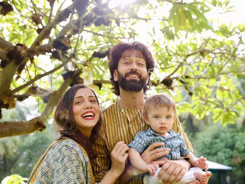 Nakuul Mehta and Jankee Parekh share an adorable picture from son Sufi's first birthday party