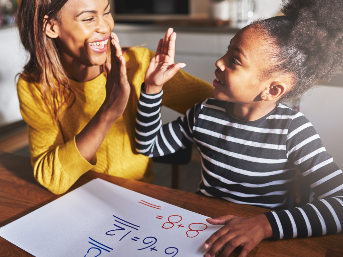 Talk teach. Слушание ребенка. Дети умнее родителей. Активное слушание ребенка. Активное слушание ребенка картинки.