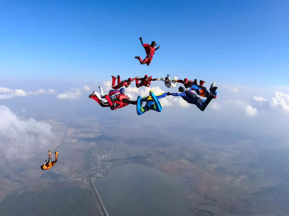 Madhya Pradesh: Tourists will soon be able to enjoy skydiving from 10,000  ft | Times of India Travel