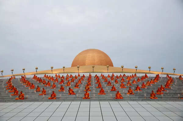 Devotees mark Makha Bucha Day in Thailand